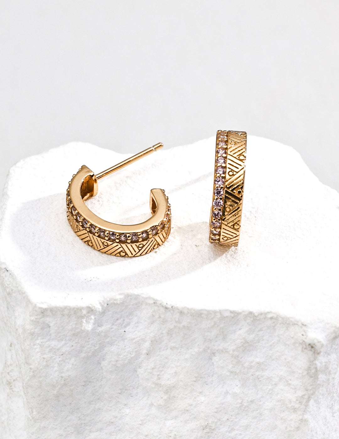 Chronicle Spark — 1.5 cm stud earrings ｜Forya J'adore