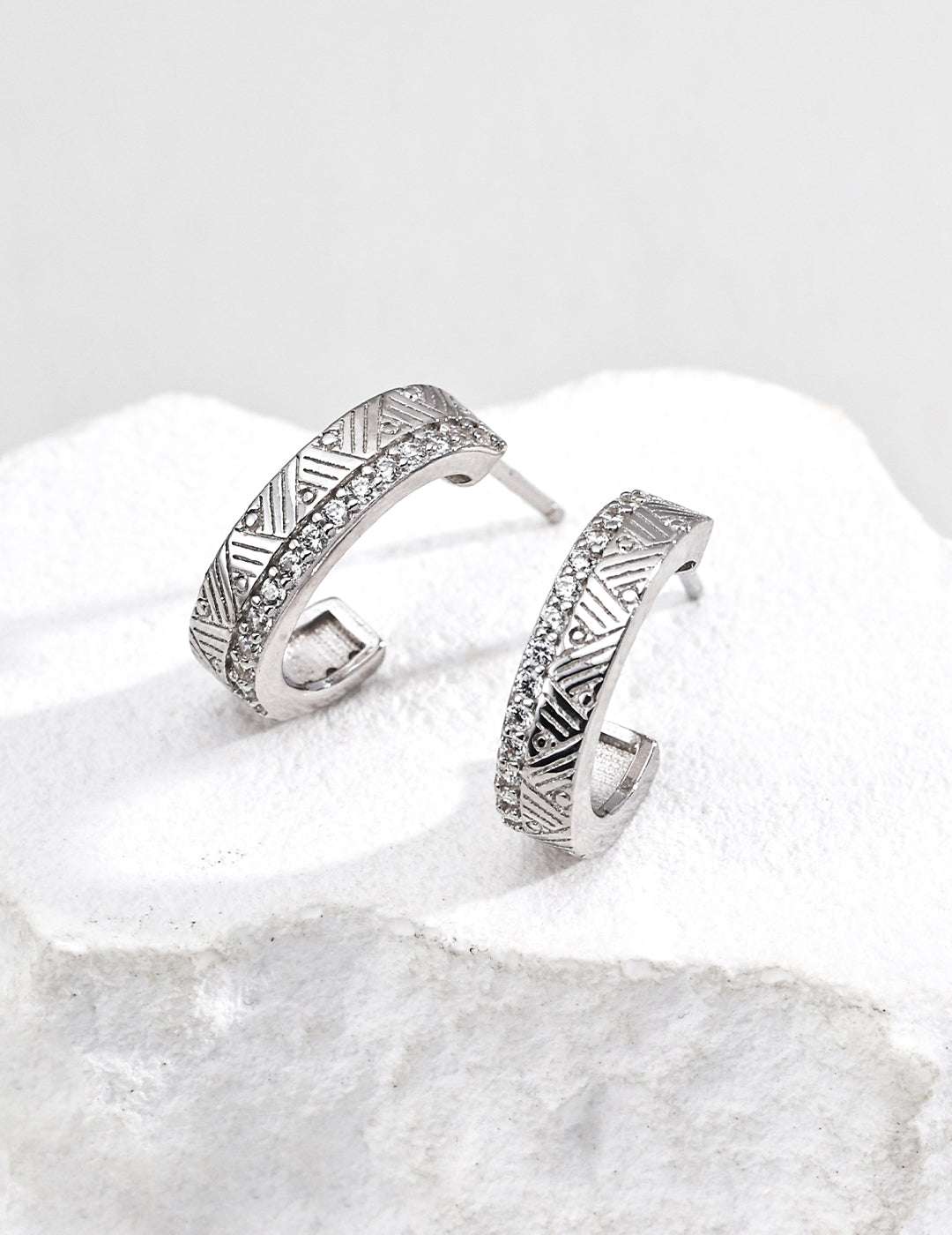 Chronicle Spark — geometric cubic zirconia prism stud in oxidized silver, close-up｜Forya J'adore