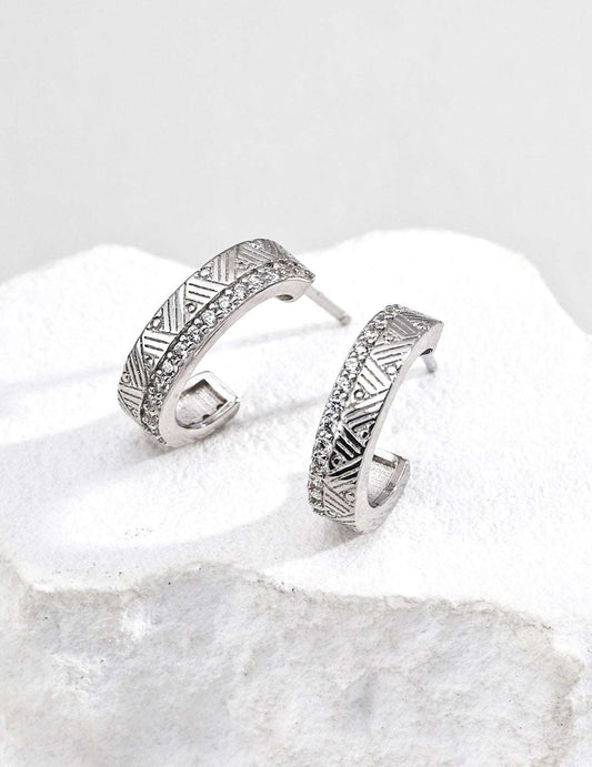 Chronicle Spark — geometric cubic zirconia prism stud in oxidized silver, close-up｜Forya J'adore