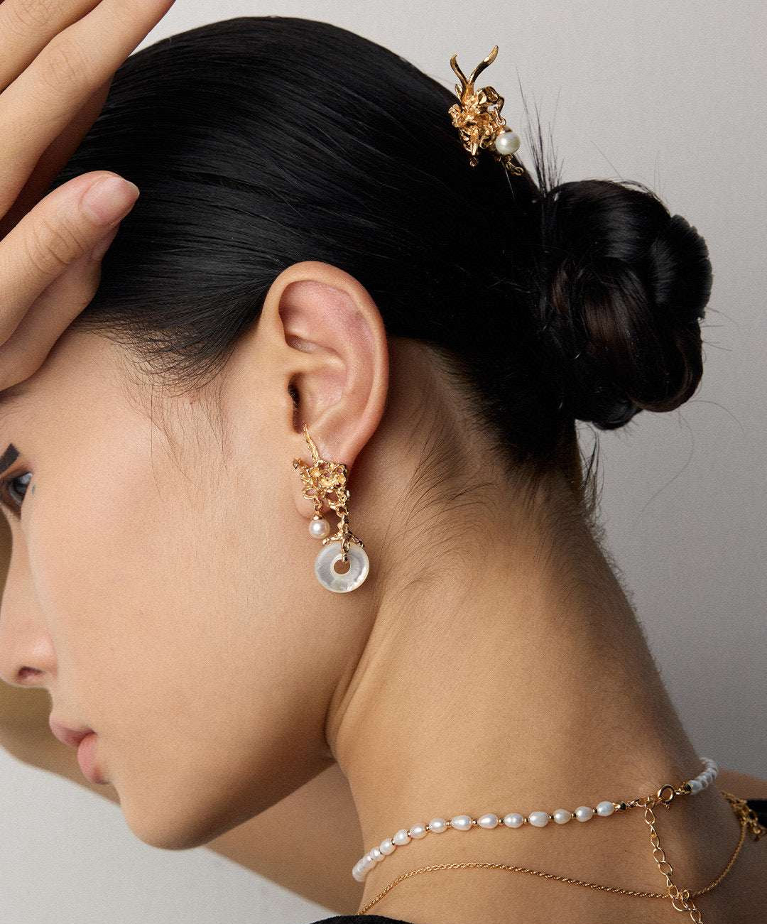 Baroque Aurora — 5 cm baroque pearl drop earring on-model｜Forya J'adore